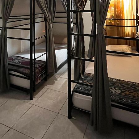 Oke Baik Hostel Yogyakarta Ngoại thất bức ảnh