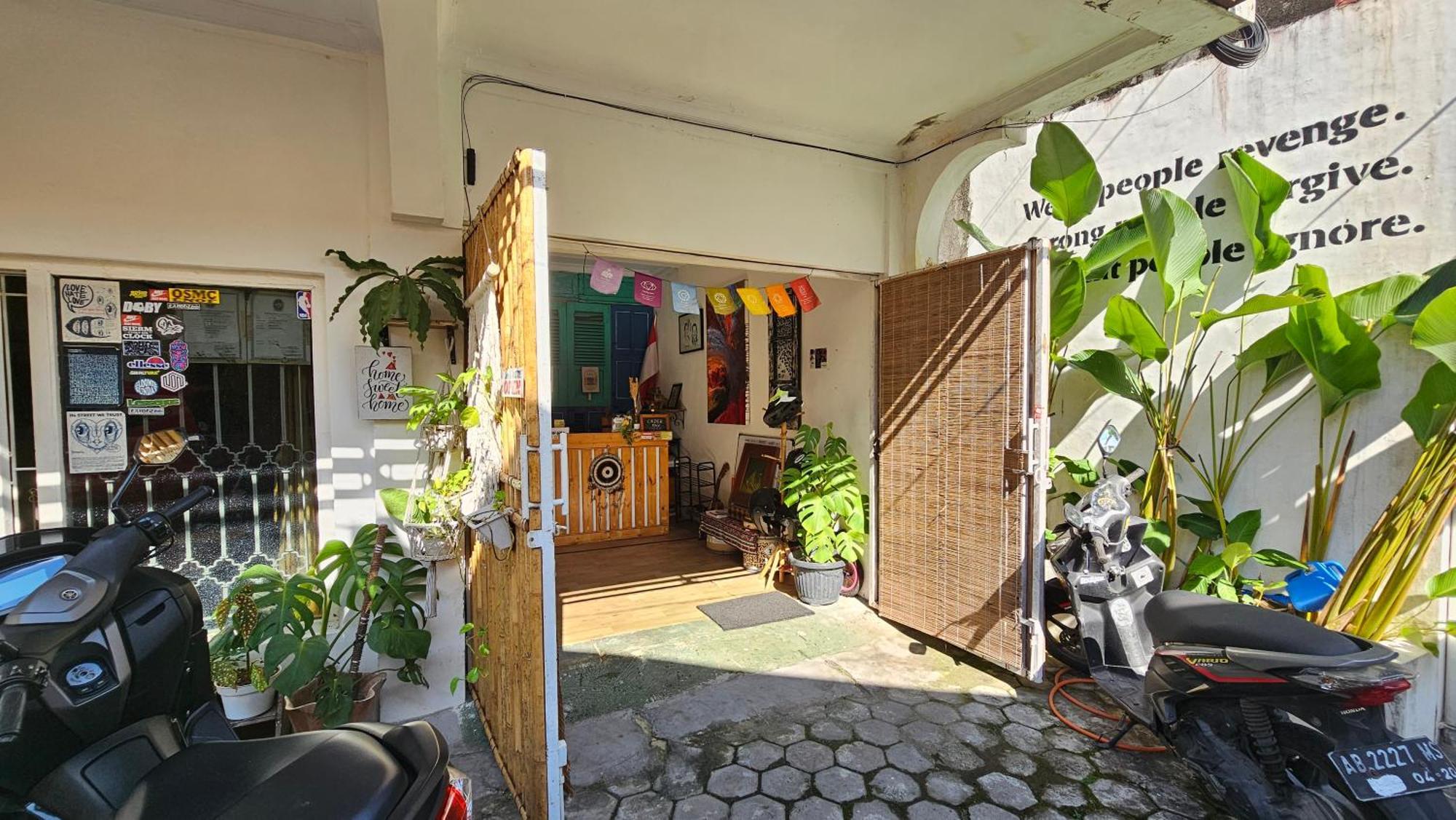 Oke Baik Hostel Yogyakarta Ngoại thất bức ảnh