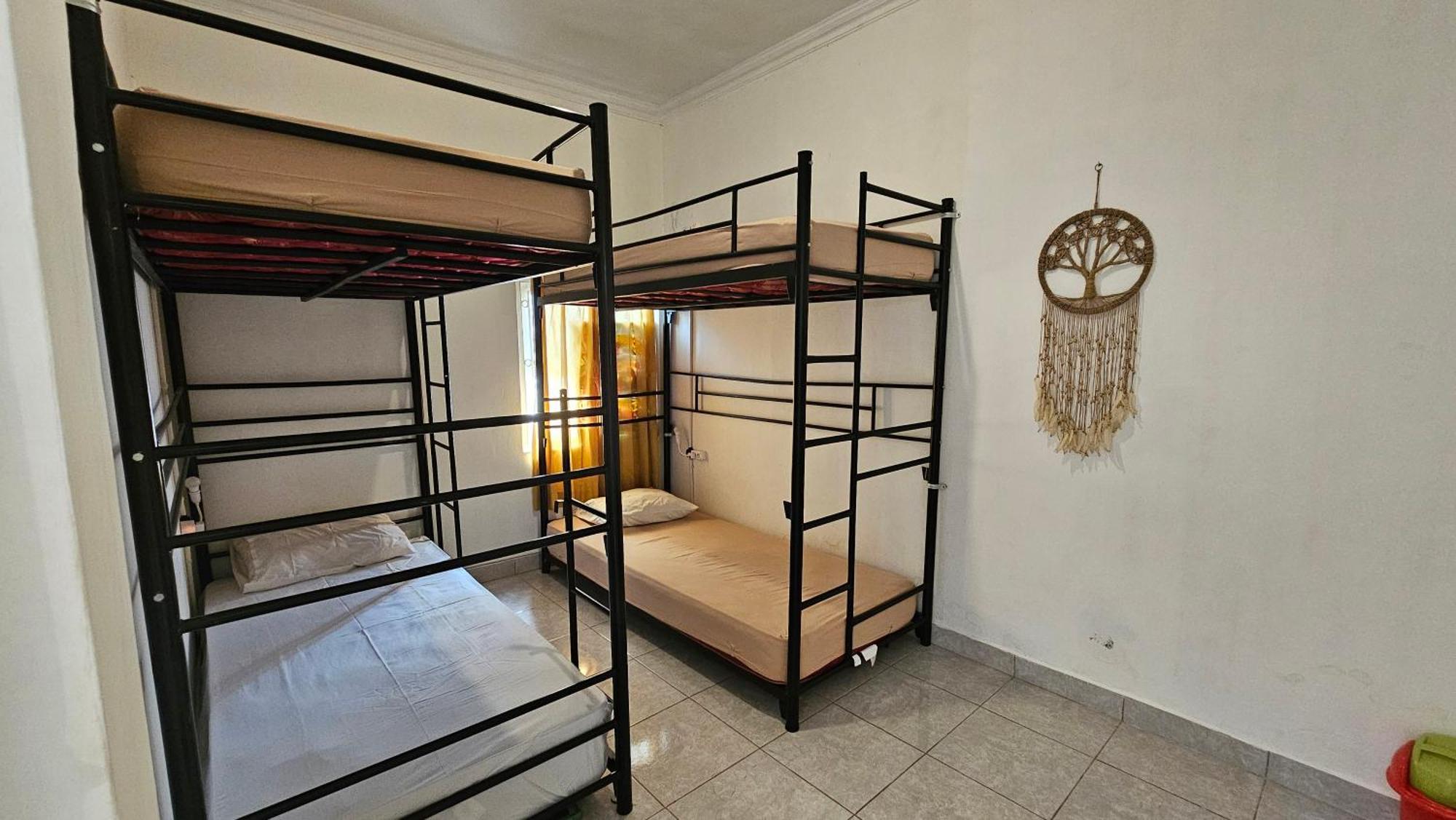 Oke Baik Hostel Yogyakarta Ngoại thất bức ảnh