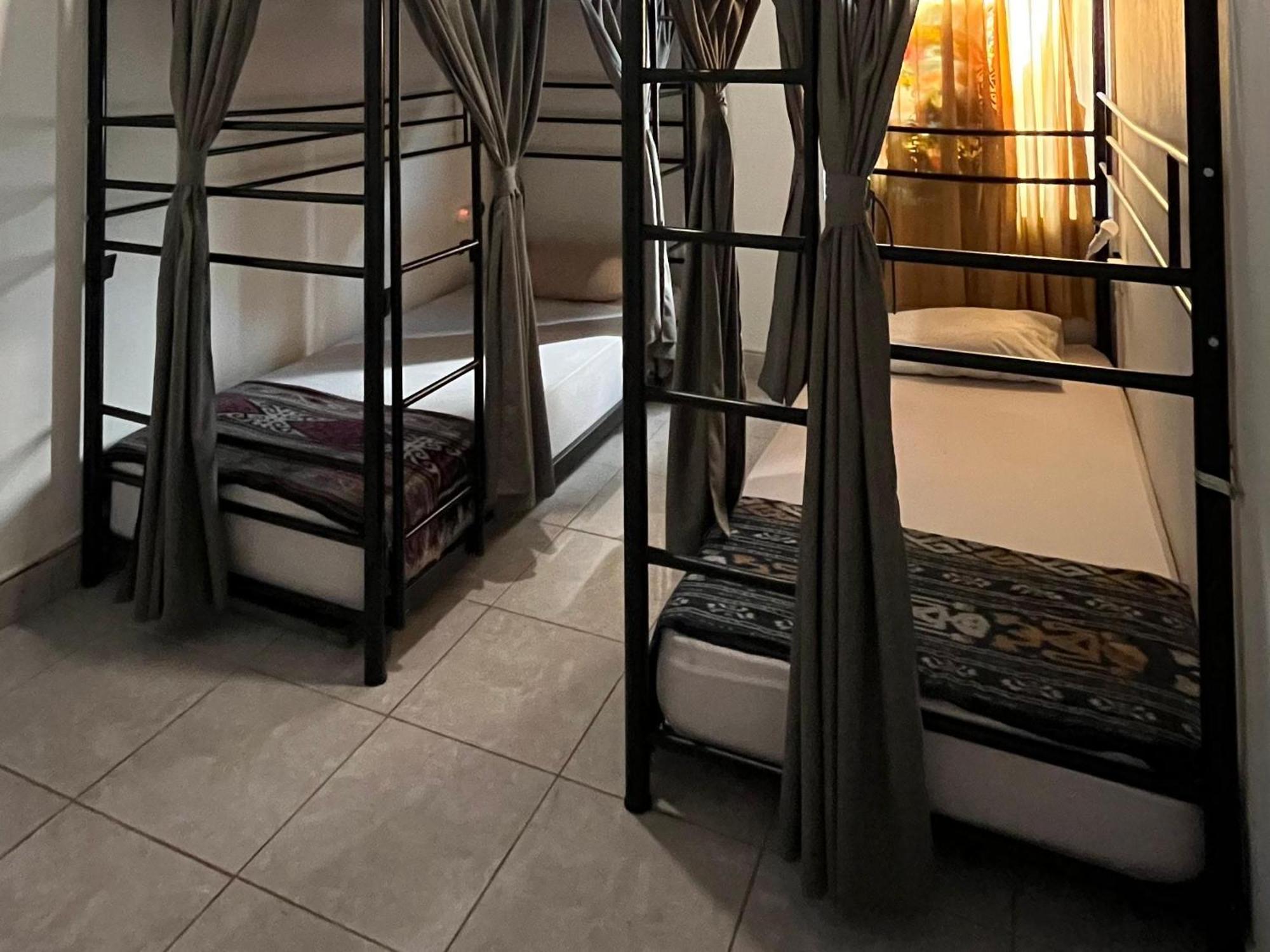 Oke Baik Hostel Yogyakarta Ngoại thất bức ảnh